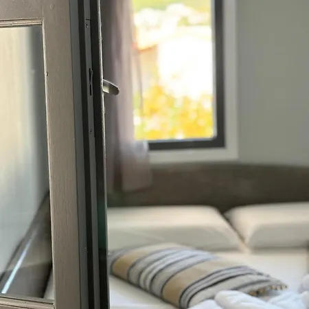 Green Suite Skiathos Скиатос